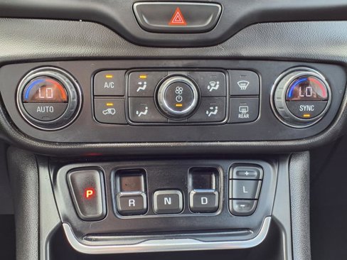 Used 2019 GMC Terrain SLT w/ Preferred Package image 16