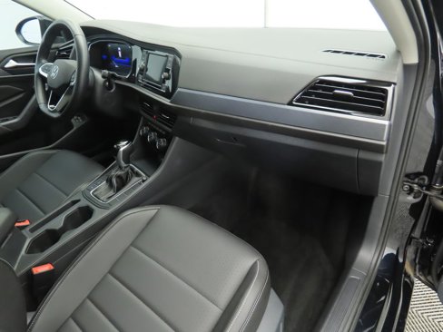 Certified 2024 Volkswagen Jetta SE image 18