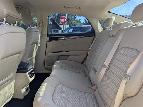 Used 2016 Ford Fusion SE image 12