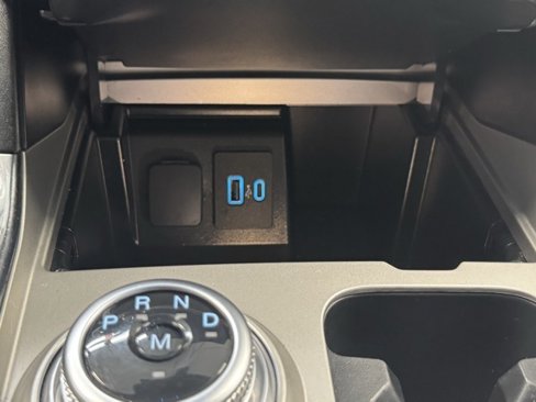 Used 2021 Ford Explorer XLT w/ XLT Sport Appearance Package image 27