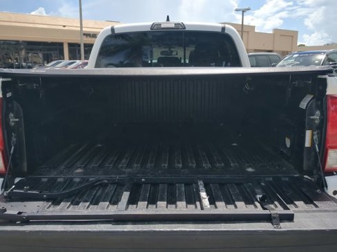 Used 2017 Toyota Tacoma TRD Off-Road image 12