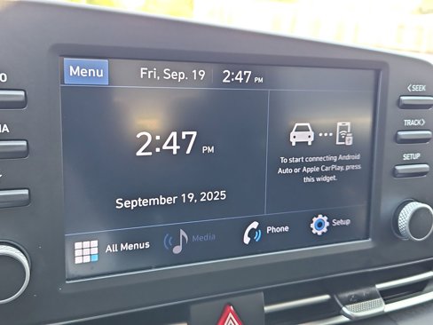 Used 2022 Hyundai Elantra SE image 15