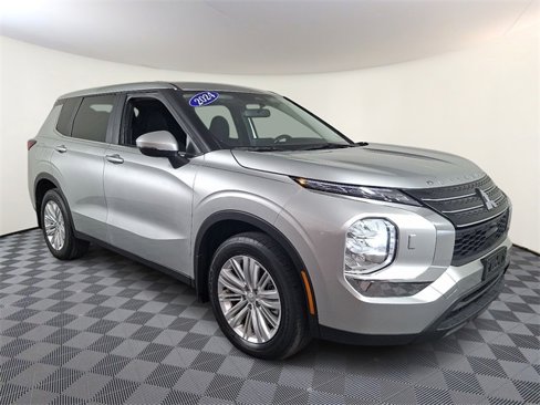 Used 2024 Mitsubishi Outlander ES image 1