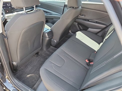 Used 2023 Hyundai Elantra SEL w/ Preferred Accessory Package image 15