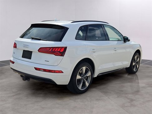 Used 2020 Audi Q5 2.0T Premium w/ Titanium Sport Package image 4