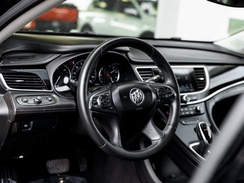 Used 2017 Buick LaCrosse Essence image 12