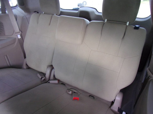 Used 2013 Chrysler Town & Country Touring image 4