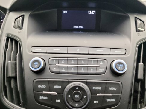 Used 2018 Ford Focus SE w/ Cold Weather Package image 25