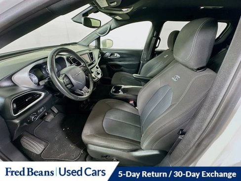 Used 2020 Chrysler Pacifica Touring w/ S Appearance Package image 22
