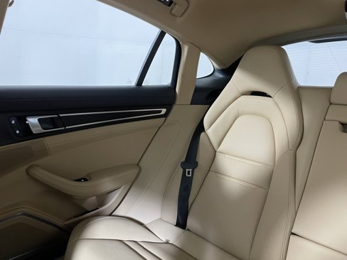 Certified 2022 Porsche Panamera Platinum Edition image 15