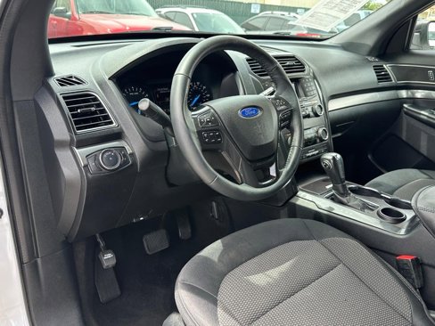 Used 2019 Ford Explorer XLT image 16
