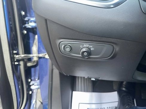 Used 2023 Chevrolet Equinox LT image 10