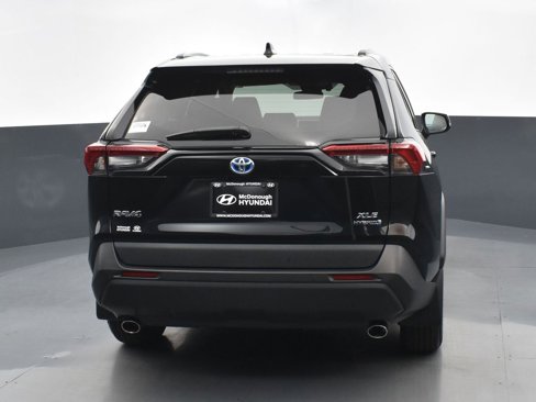 Used 2020 Toyota RAV4 XLE image 4