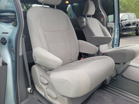 Used 2015 Toyota Sienna LE image 20