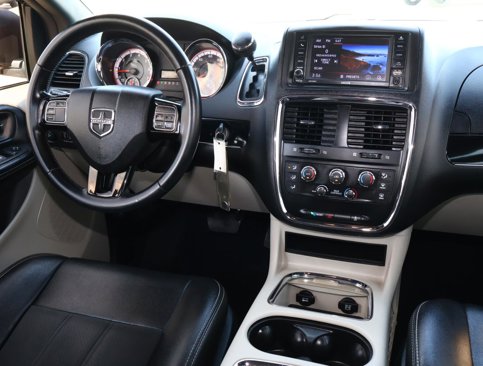 Used 2019 Dodge Grand Caravan SXT image 10