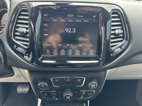 Used 2020 Jeep Compass Limited image 15