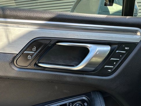 Used 2022 Porsche Macan image 20