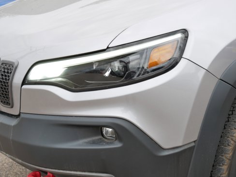 Used 2019 Jeep Cherokee Trailhawk w/ Cold Weather Group image 16