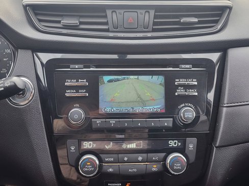 Used 2017 Nissan Rogue SV image 15