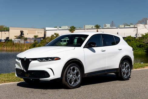 New 2025 Alfa Romeo Tonale w/ Premium Package image 7