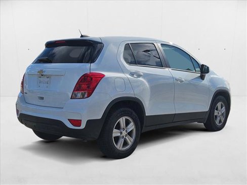 Used 2022 Chevrolet Trax LS w/ Tint and Cruise Package image 5