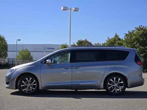 Used 2018 Chrysler Pacifica Limited w/ Advanced Safetytec Group image 7