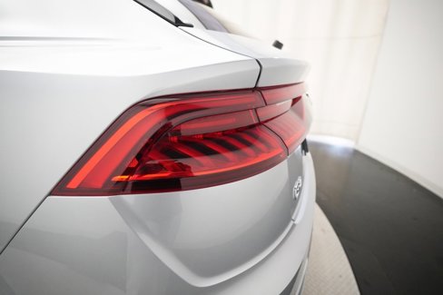 Used 2022 Audi Q8 Premium image 34