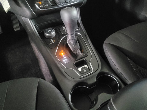 Used 2019 Jeep Cherokee Latitude w/ Cold Weather Group image 26