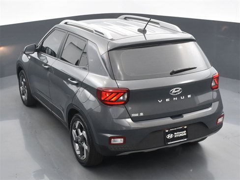 Certified 2024 Hyundai Venue SEL image 18