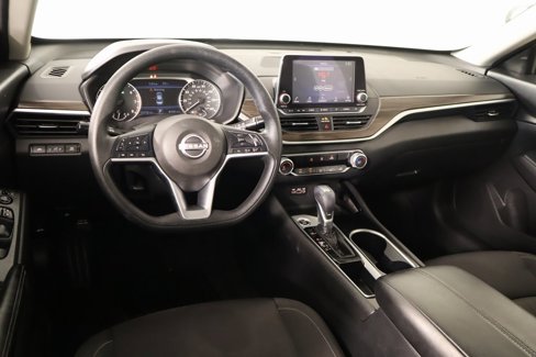Used 2024 Nissan Altima 2.5 SV image 2