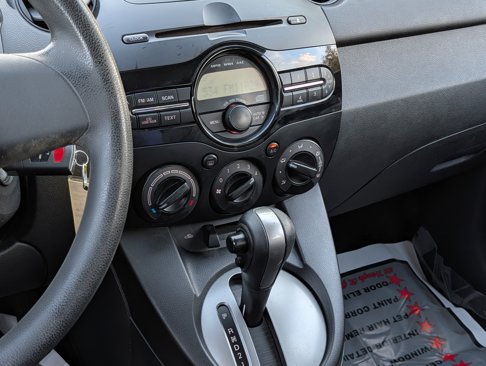 Used 2014 MAZDA MAZDA2 Sport image 16