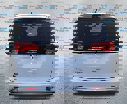Used 2023 Chrysler Voyager LX image 7