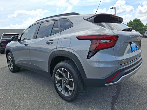 Certified 2024 Chevrolet Trax LT w/ Driver Confidence Package image 3