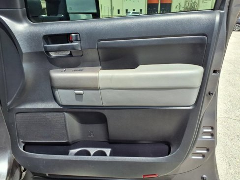 Used 2013 Toyota Tundra 4x4 CrewMax image 13