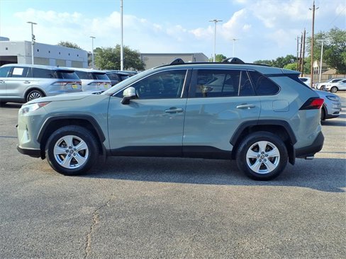 Used 2021 Toyota RAV4 XLE image 24