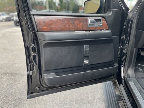 Used 2016 Lincoln Navigator L Select image 33
