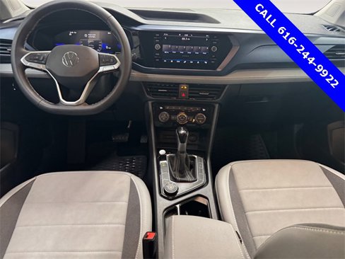 Used 2024 Volkswagen Taos SE image 5