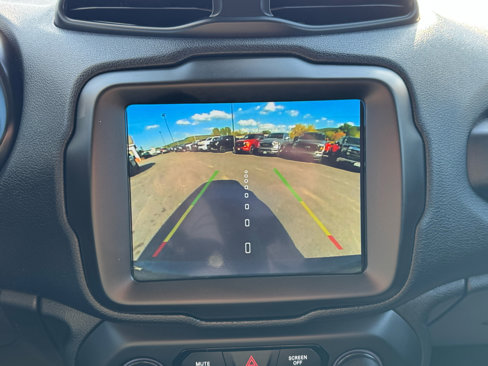 Used 2021 Jeep Renegade Latitude w/ Luxury Group I image 31