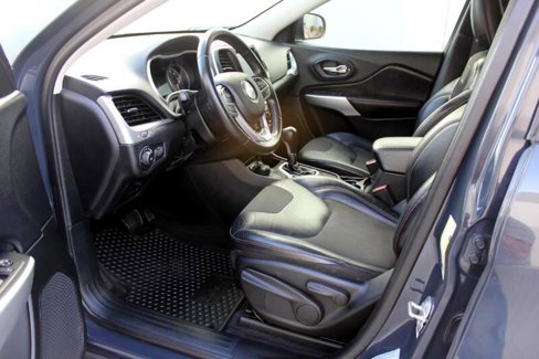 Used 2017 Jeep Cherokee Trailhawk image 9