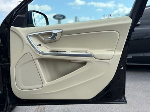 Used 2015 Volvo S60 T5 image 18