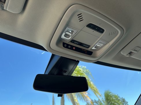 Used 2019 Chevrolet Traverse LT w/ LT Premium Package image 17