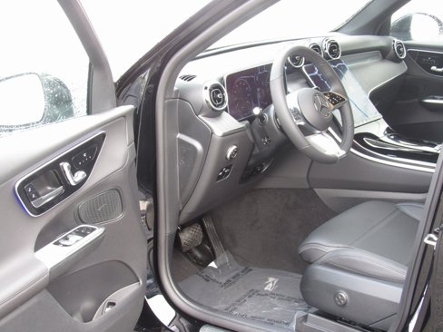 Certified 2025 Mercedes-Benz GLC 300 4MATIC image 9