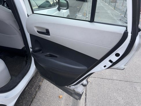 Used 2022 Toyota Corolla Cross L image 19
