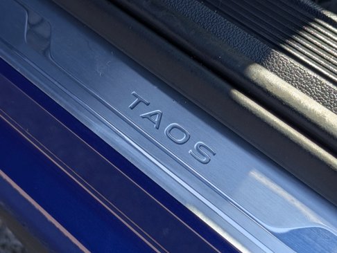 Certified 2022 Volkswagen Taos SE image 38