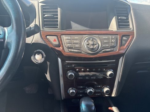 Used 2016 Nissan Pathfinder Platinum w/ Family Entertainment Package image 23