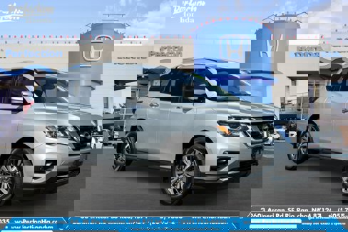 Used 2019 Nissan Pathfinder SL image 1