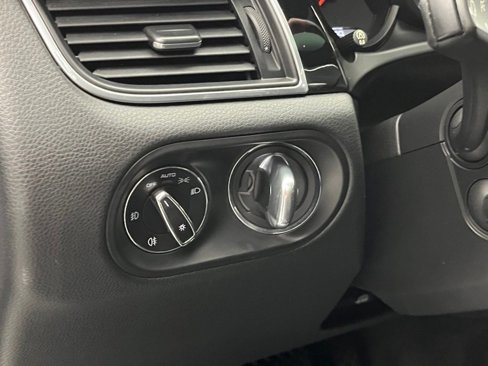 Used 2017 Porsche Macan Turbo image 30