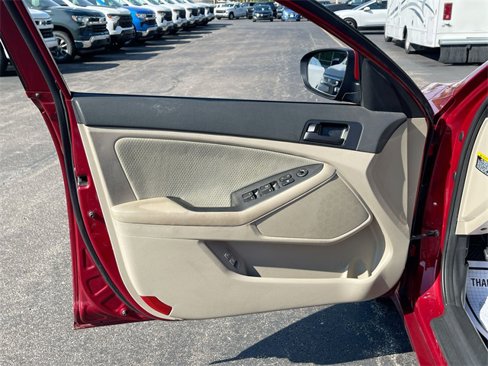 Used 2011 Kia Optima LX image 18