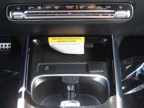 Certified 2025 Mercedes-Benz GLA 250 4MATIC image 32