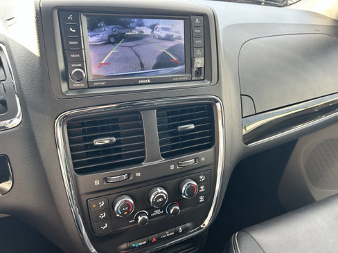 Used 2017 Dodge Grand Caravan SXT w/ Rear Park Assist Package image 14